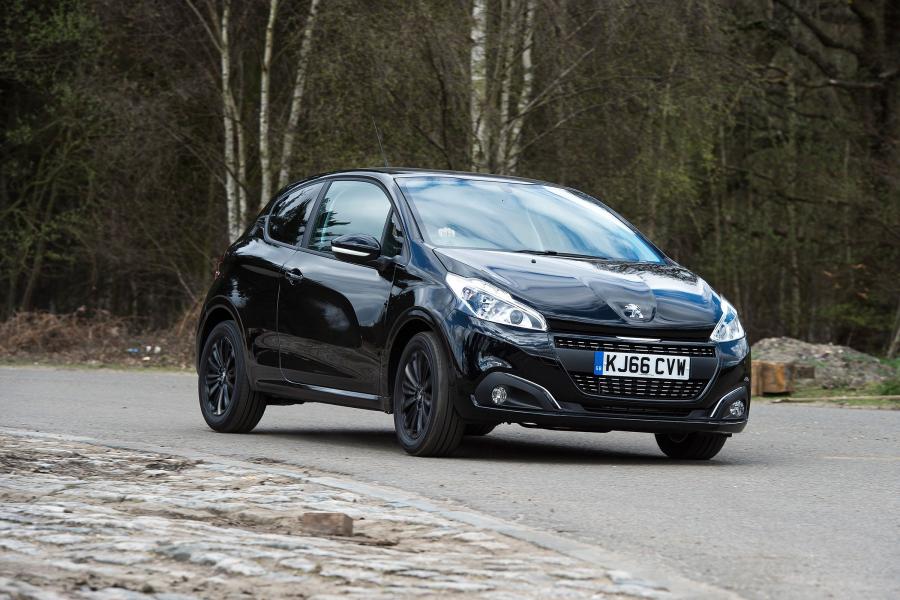  Peugeot 208 Black Edition 3-Door 2017 года  (фото 4 из 11)